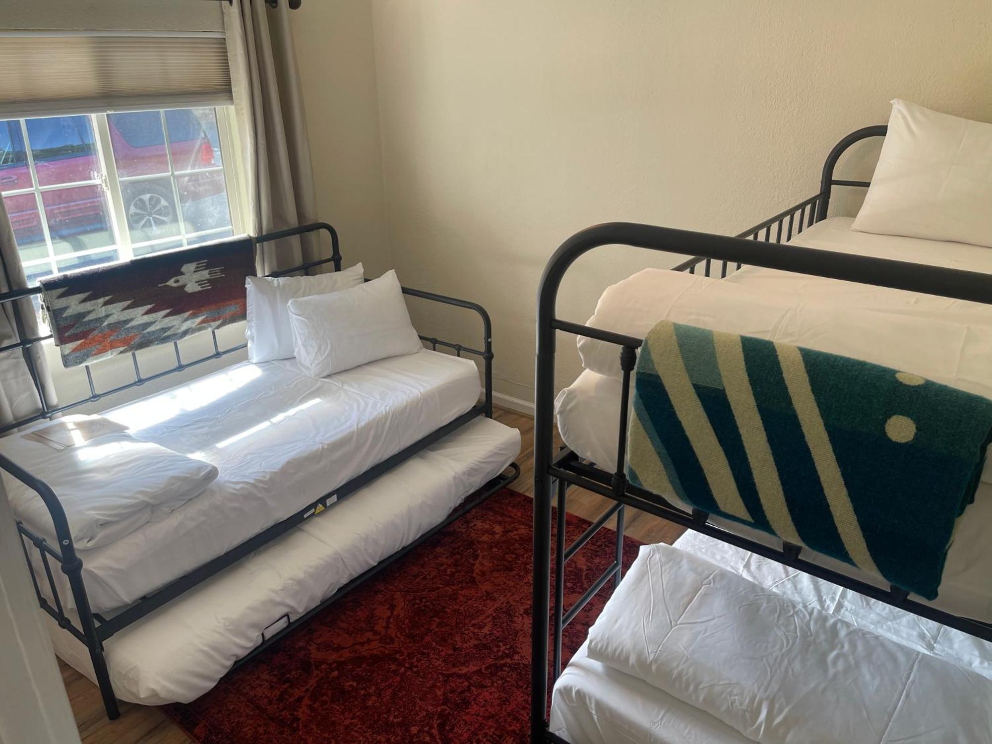Yosemite Basecamp Hotel Groveland Buitenkant foto